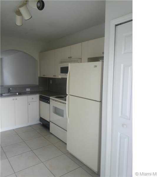 Small Image of 940 NE 33rd Terrace, Homestead, FL 33033, USA Number 3