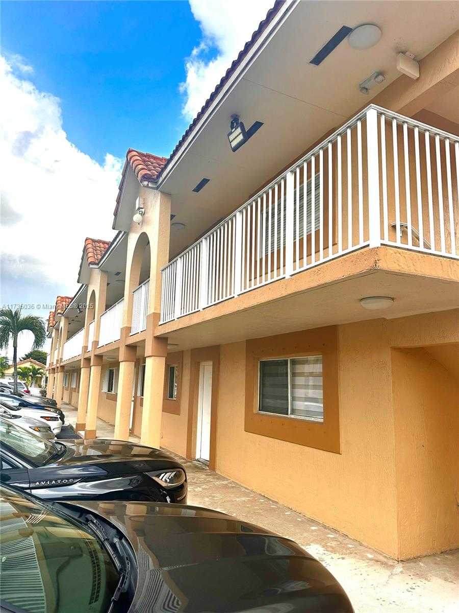 Small Image of 7011 WEST 29TH AVE #210, Hialeah Number 3