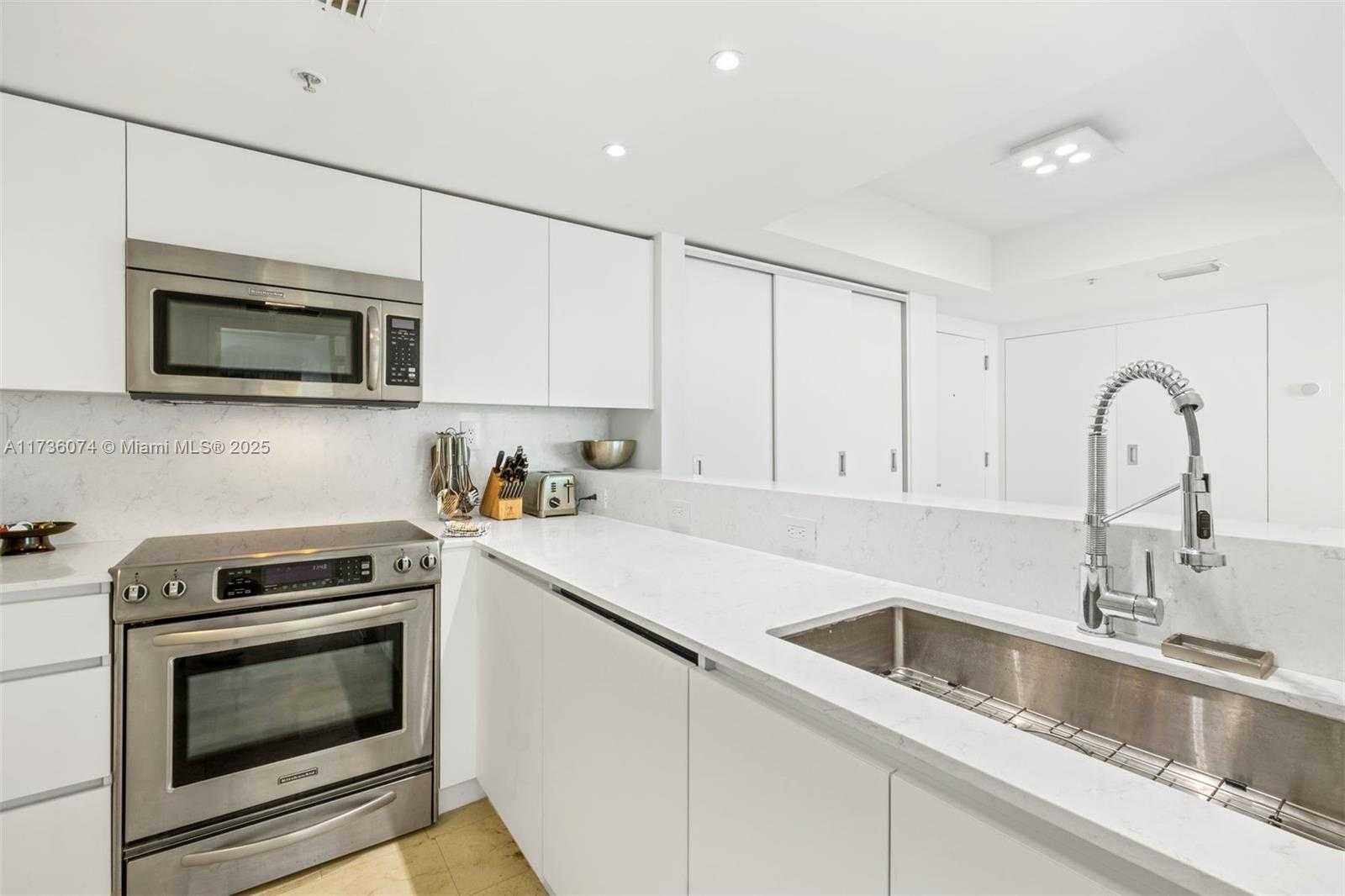 Small Image of 650 WEST AVE #2310, Miami Beach Number 7