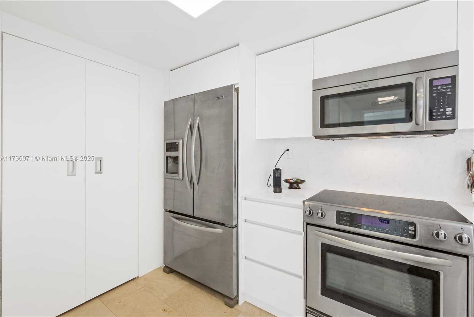 Small Image of 650 WEST AVE #2310, Miami Beach Number 8