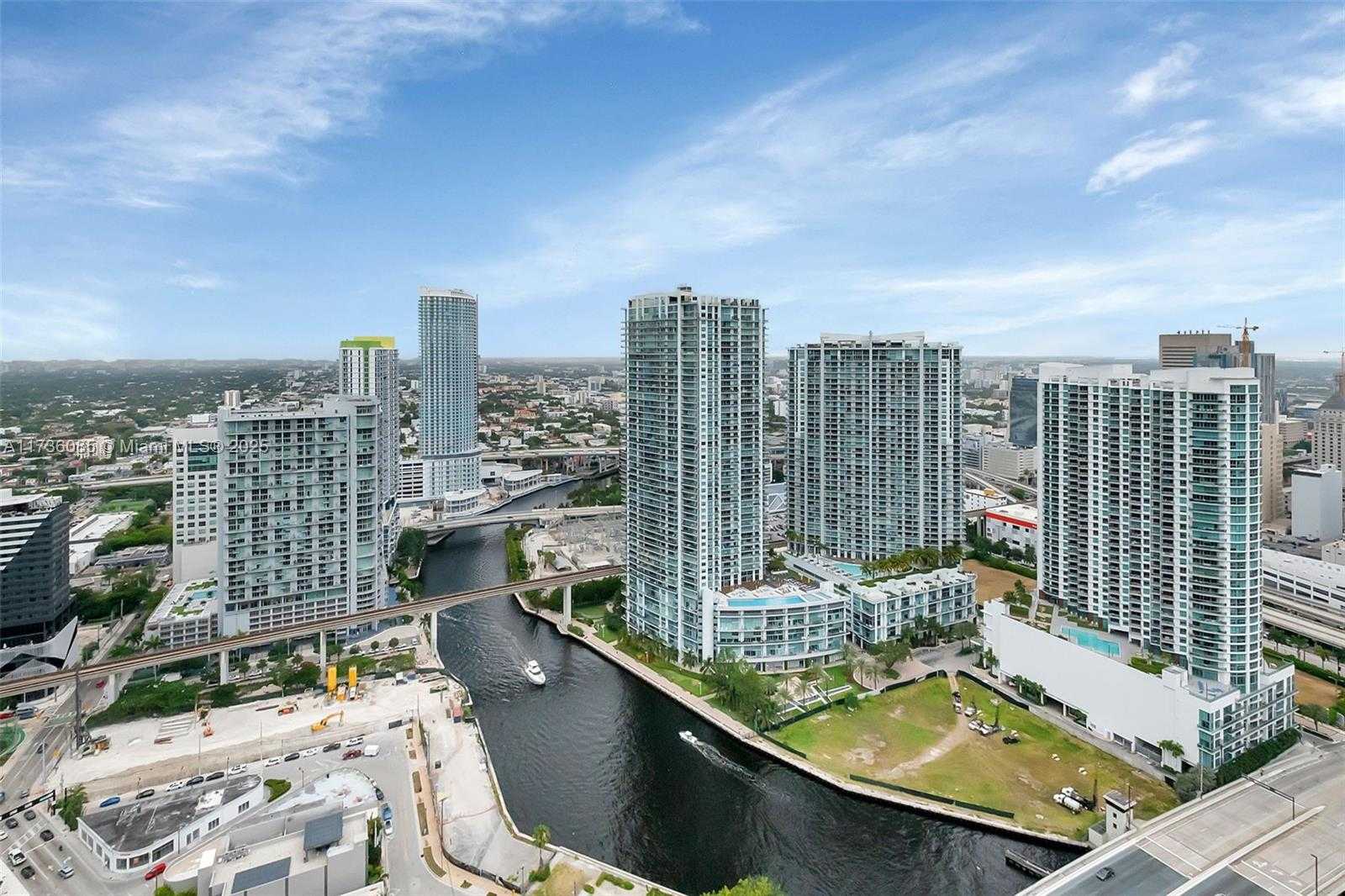 Small Image of 68 SE 6th St, Miami, FL 33131, USA Number 16
