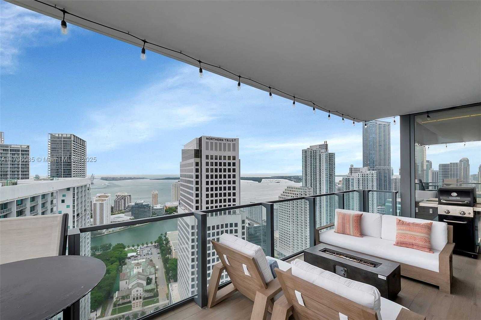 Small Image of 68 SE 6th St, Miami, FL 33131, USA Number 25