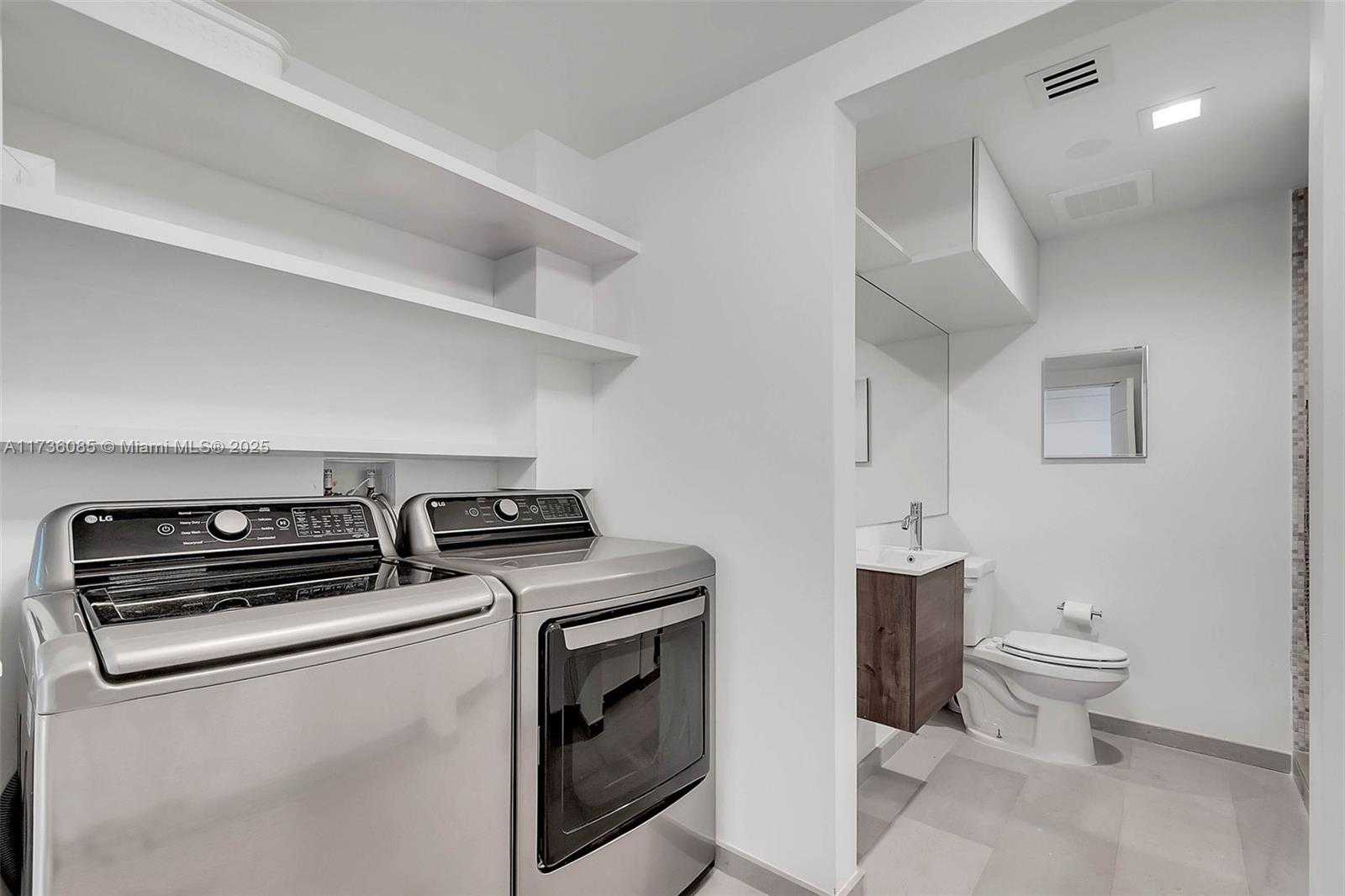 Small Image of 68 SE 6th St, Miami, FL 33131, USA Number 35