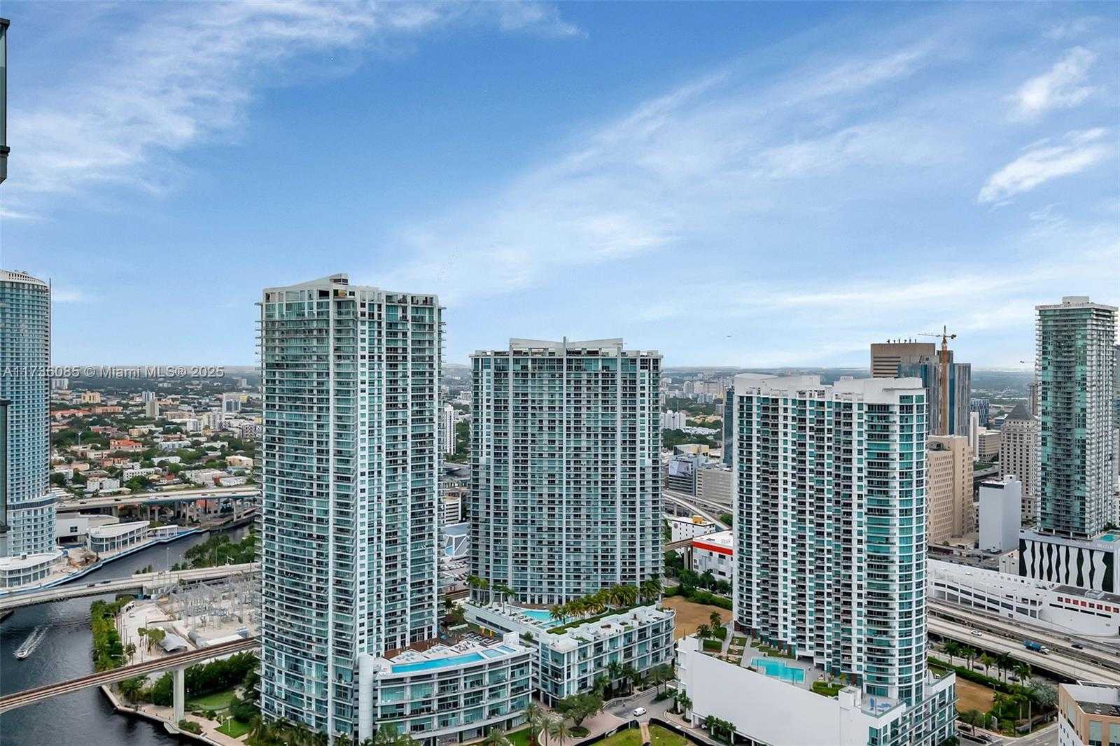 Small Image of 68 SE 6th St, Miami, FL 33131, USA Number 42