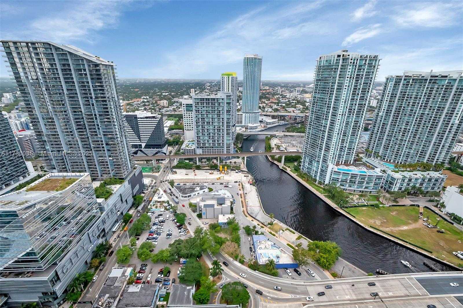 Small Image of 68 SE 6th St, Miami, FL 33131, USA Number 44
