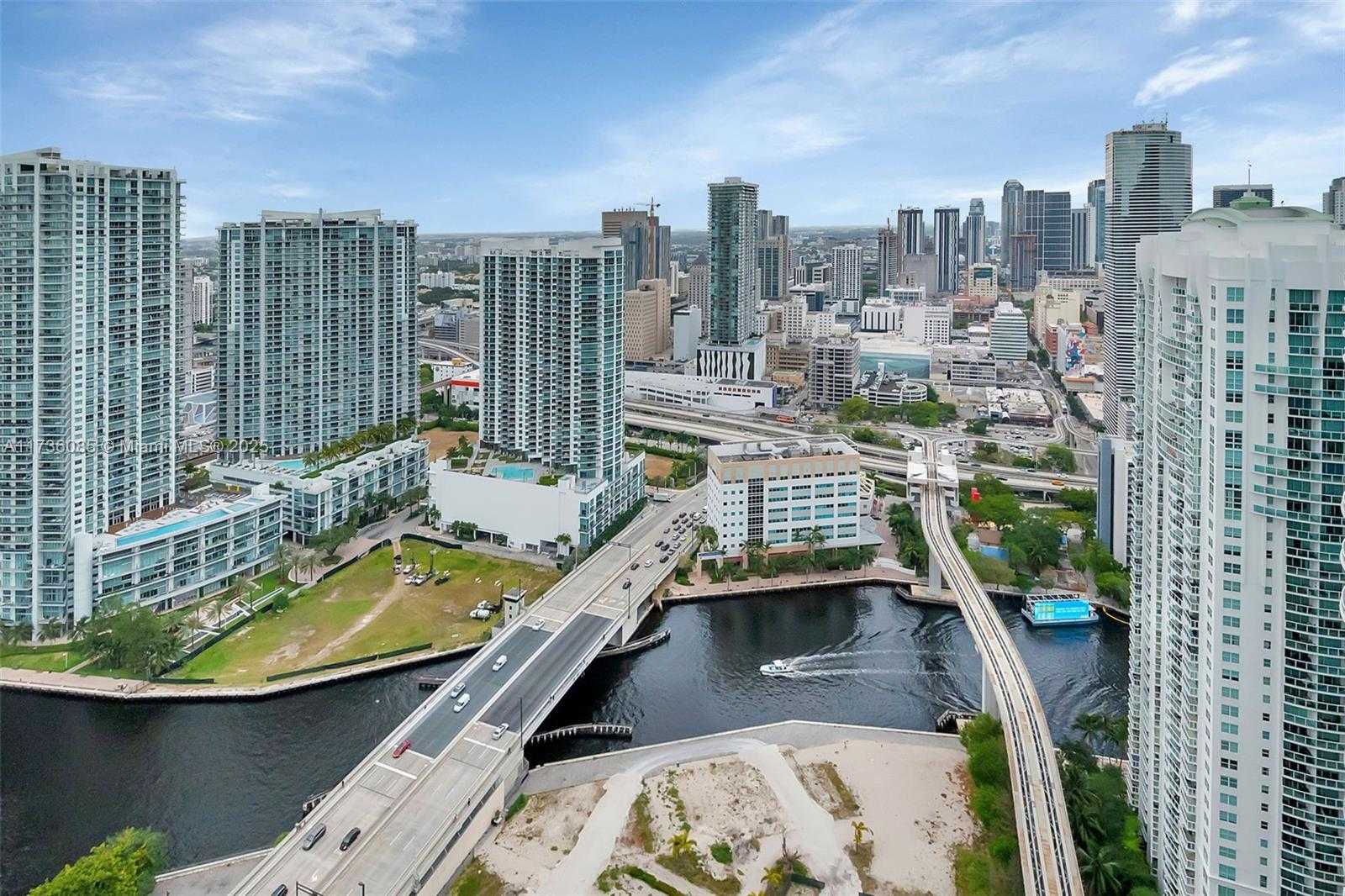 Small Image of 68 SE 6th St, Miami, FL 33131, USA Number 45