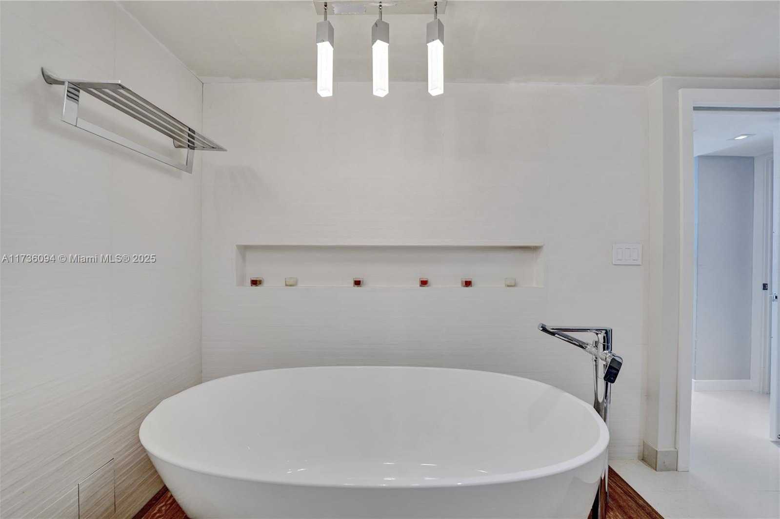 Small Image of 2751 SOUTH OCEAN DR #908S, Hollywood Number 31
