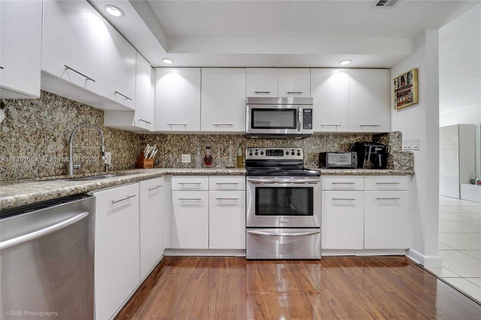 Small Image of 575 CRANDON BLVD #306, Key Biscayne Number 6