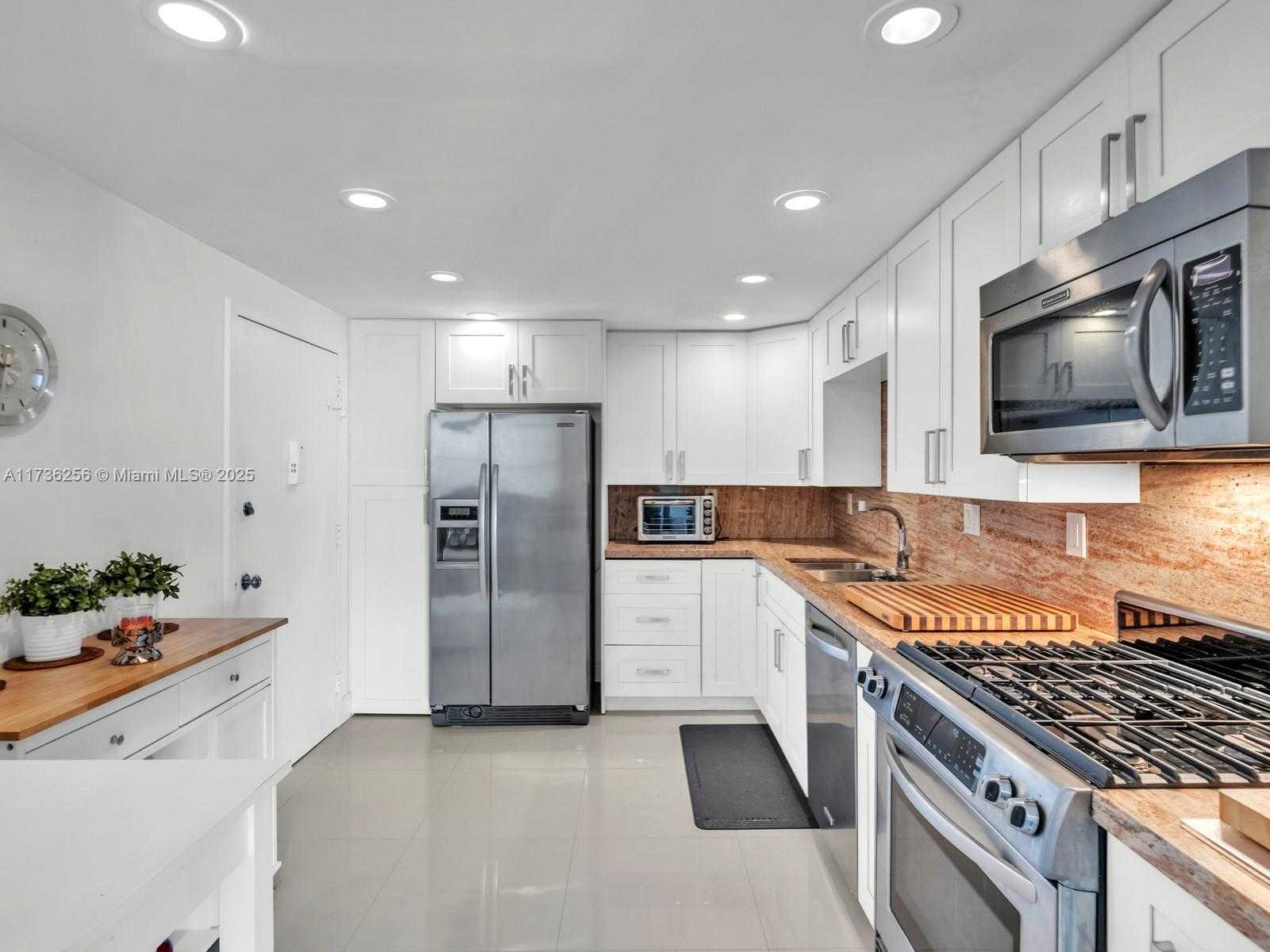 Small Image of 2030 SOUTH OCEAN DR #1414, Hallandale Beach Number 18