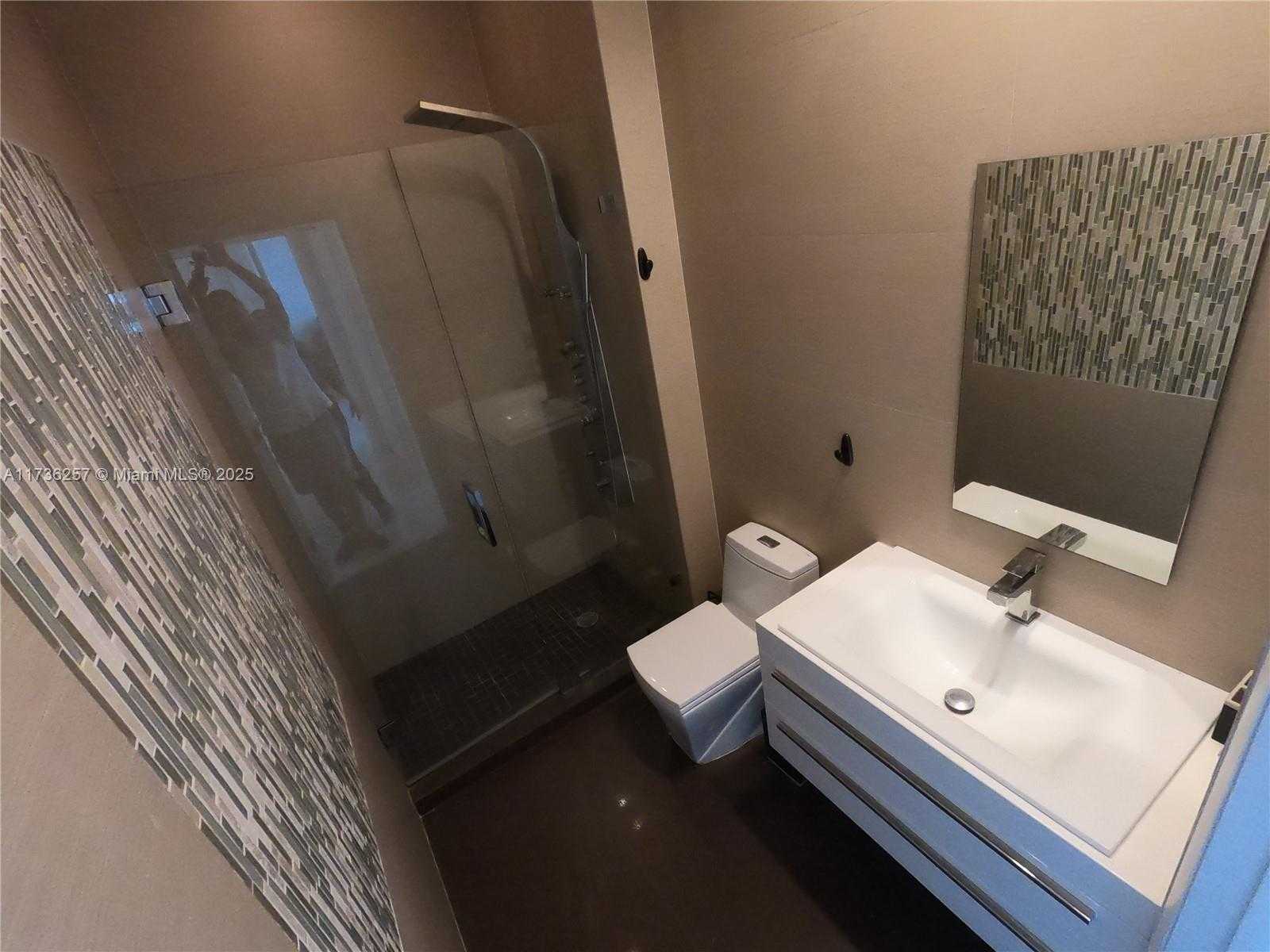 Small Image of 325 SOUTH BISCAYNE BLVD #UPH19, Miami Number 19
