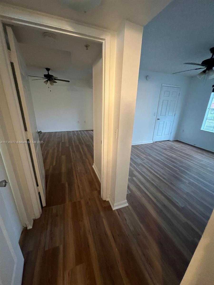 Small Image of 2494 CENTERGATE DR #103, Miramar Number 10