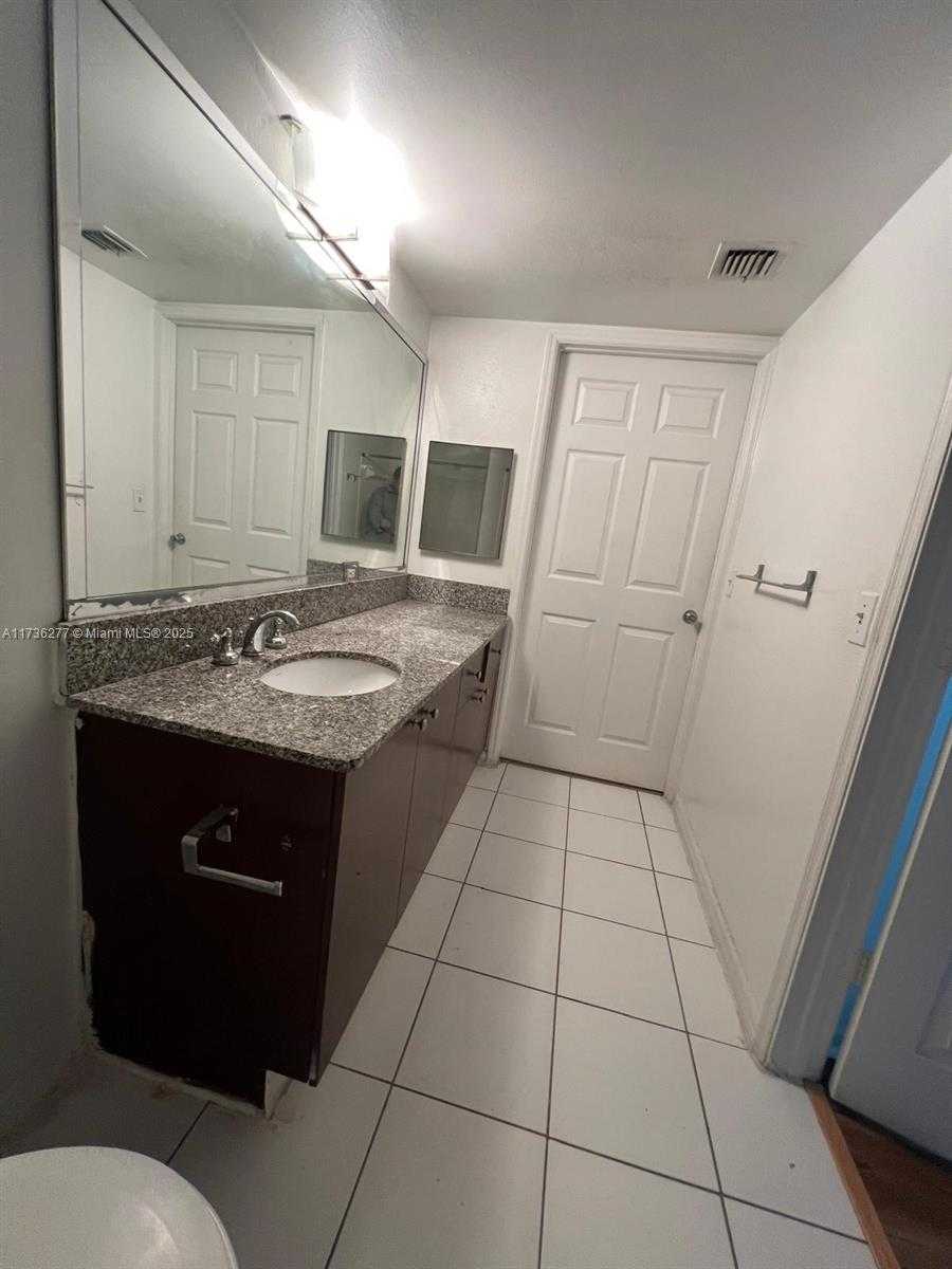 Small Image of 2494 CENTERGATE DR #103, Miramar Number 11