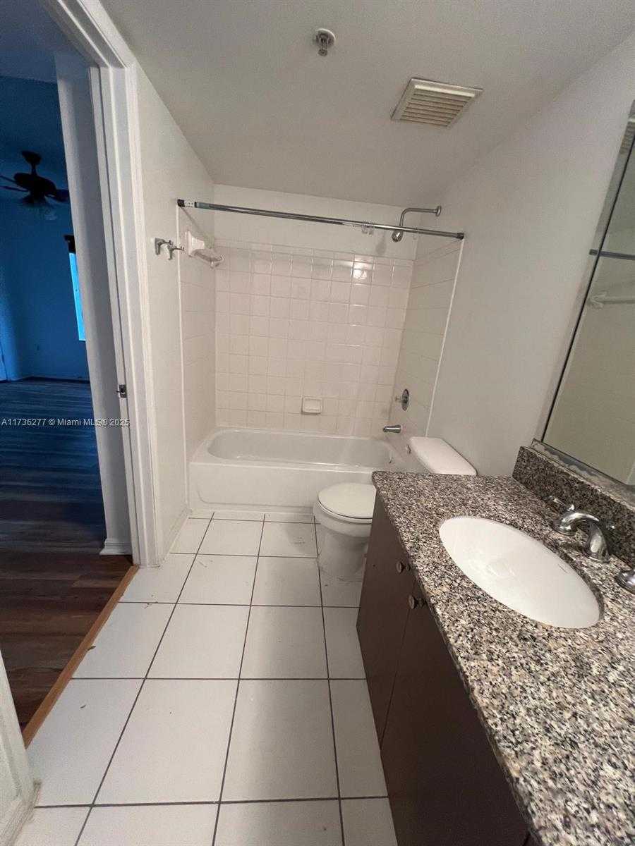 Small Image of 2494 CENTERGATE DR #103, Miramar Number 9