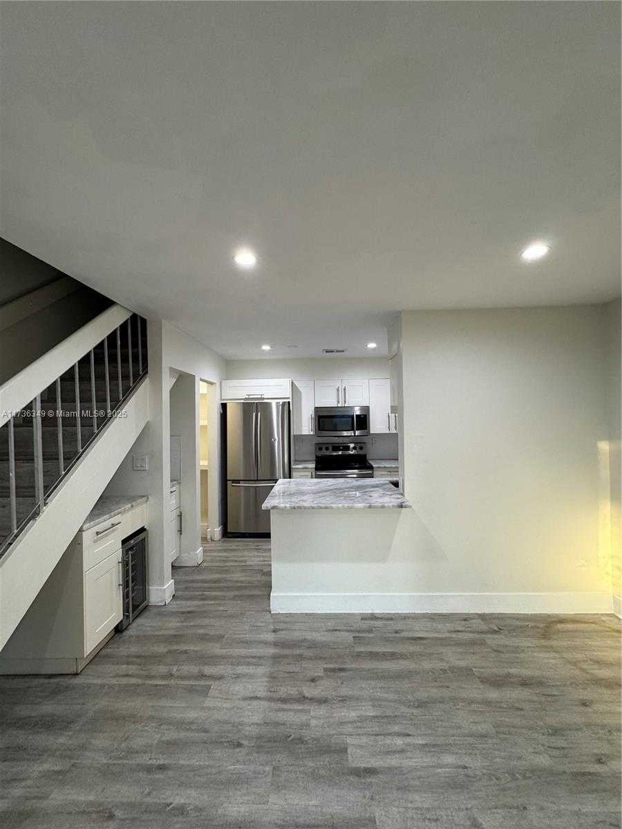 Small Image of 17455 NORTH WEST 67TH CT #K-17, Hialeah Number 7