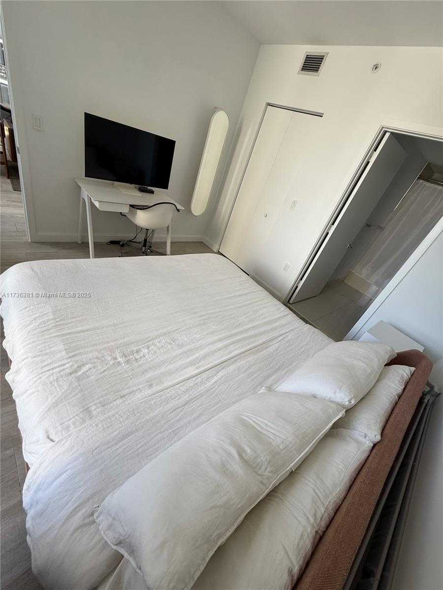 Small Image of 55 SOUTH WEST 9TH ST #1701, Miami Number 13