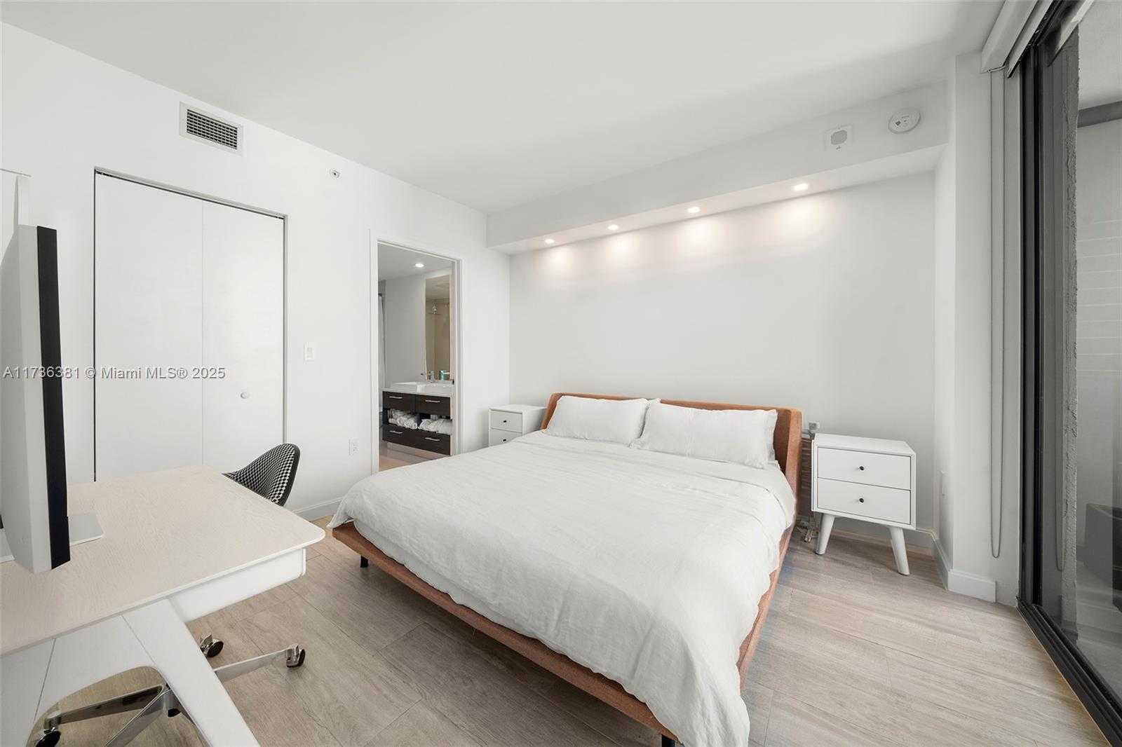 Small Image of 55 SOUTH WEST 9TH ST #1701, Miami Number 15