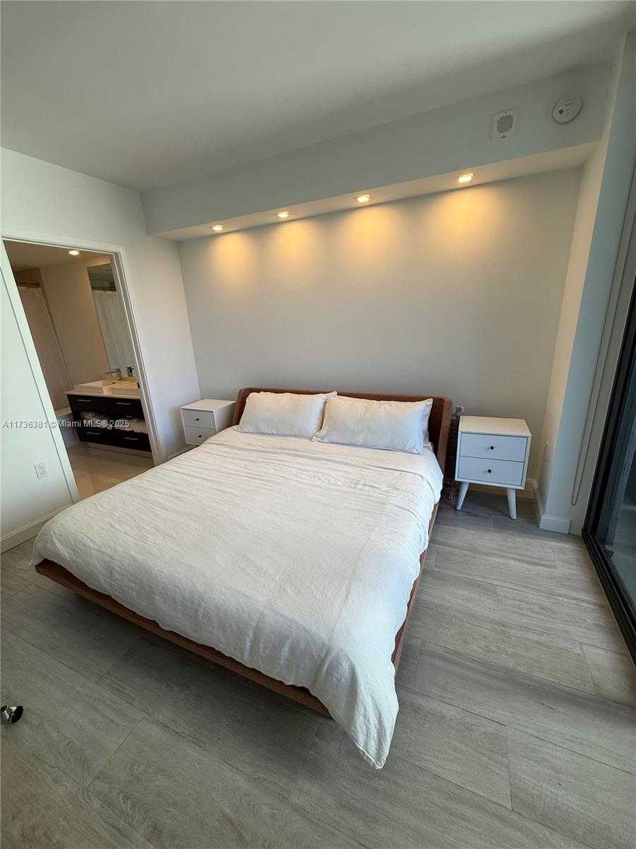 Small Image of 55 SOUTH WEST 9TH ST #1701, Miami Number 16