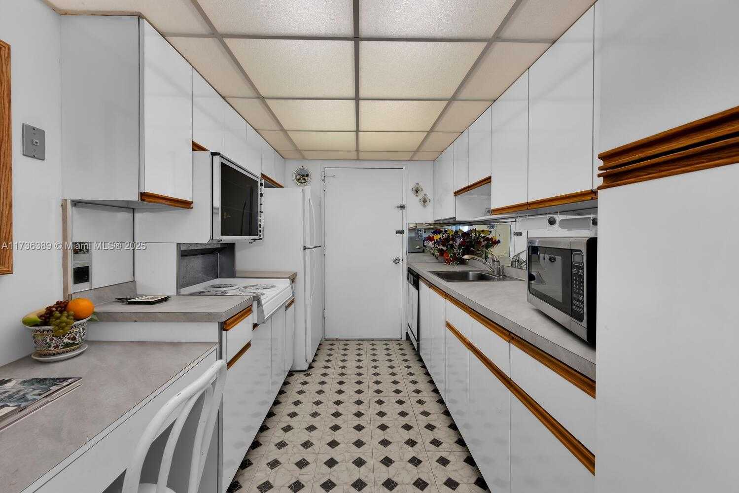 Small Image of 5401 COLLINS AVE #1412, Miami Beach Number 10