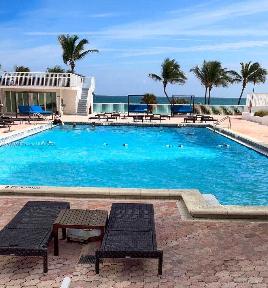 Small Image of 5401 COLLINS AVE #1412, Miami Beach Number 21