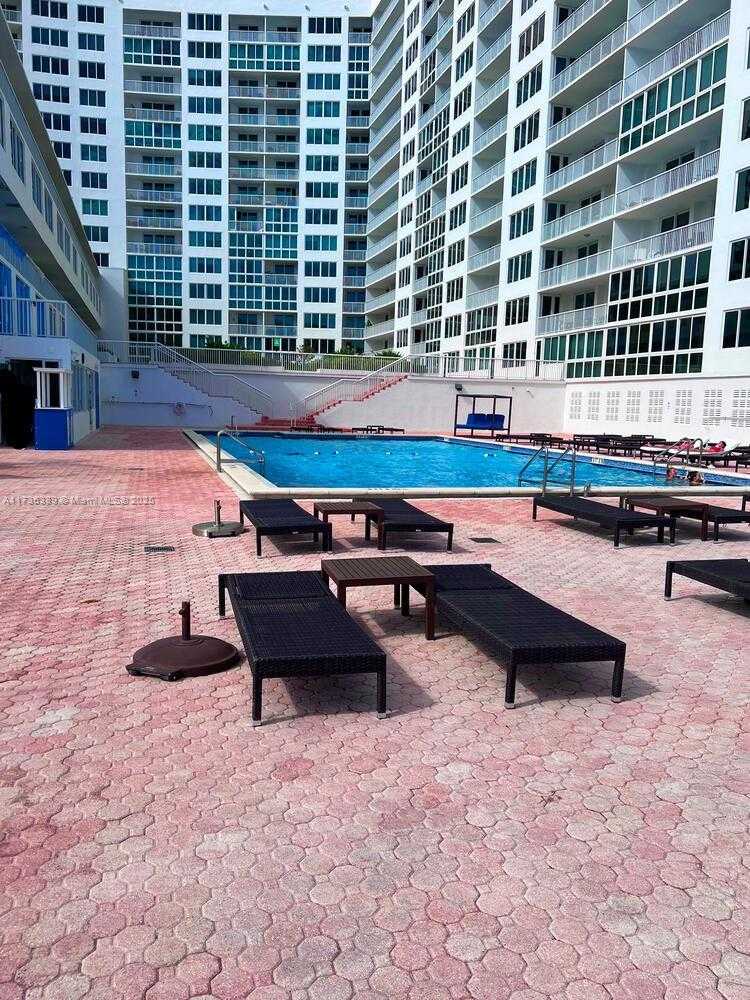 Small Image of 5401 COLLINS AVE #1412, Miami Beach Number 22