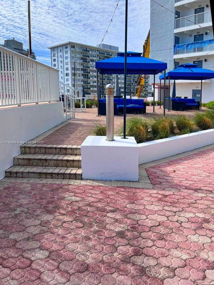 Small Image of 5401 COLLINS AVE #1412, Miami Beach Number 24