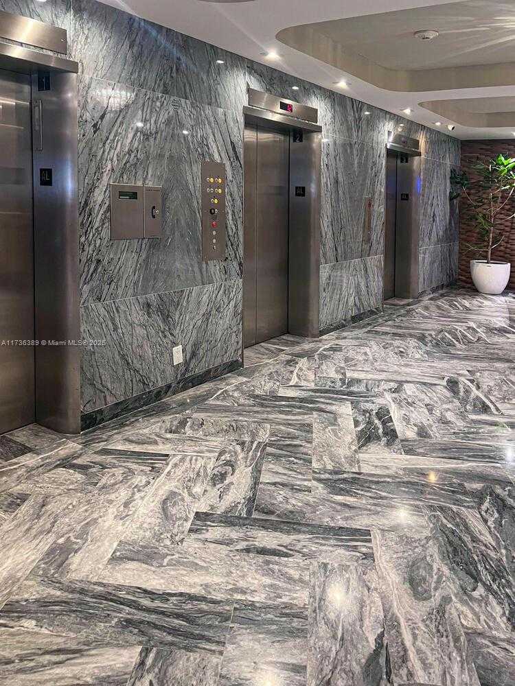 Small Image of 5401 COLLINS AVE #1412, Miami Beach Number 30
