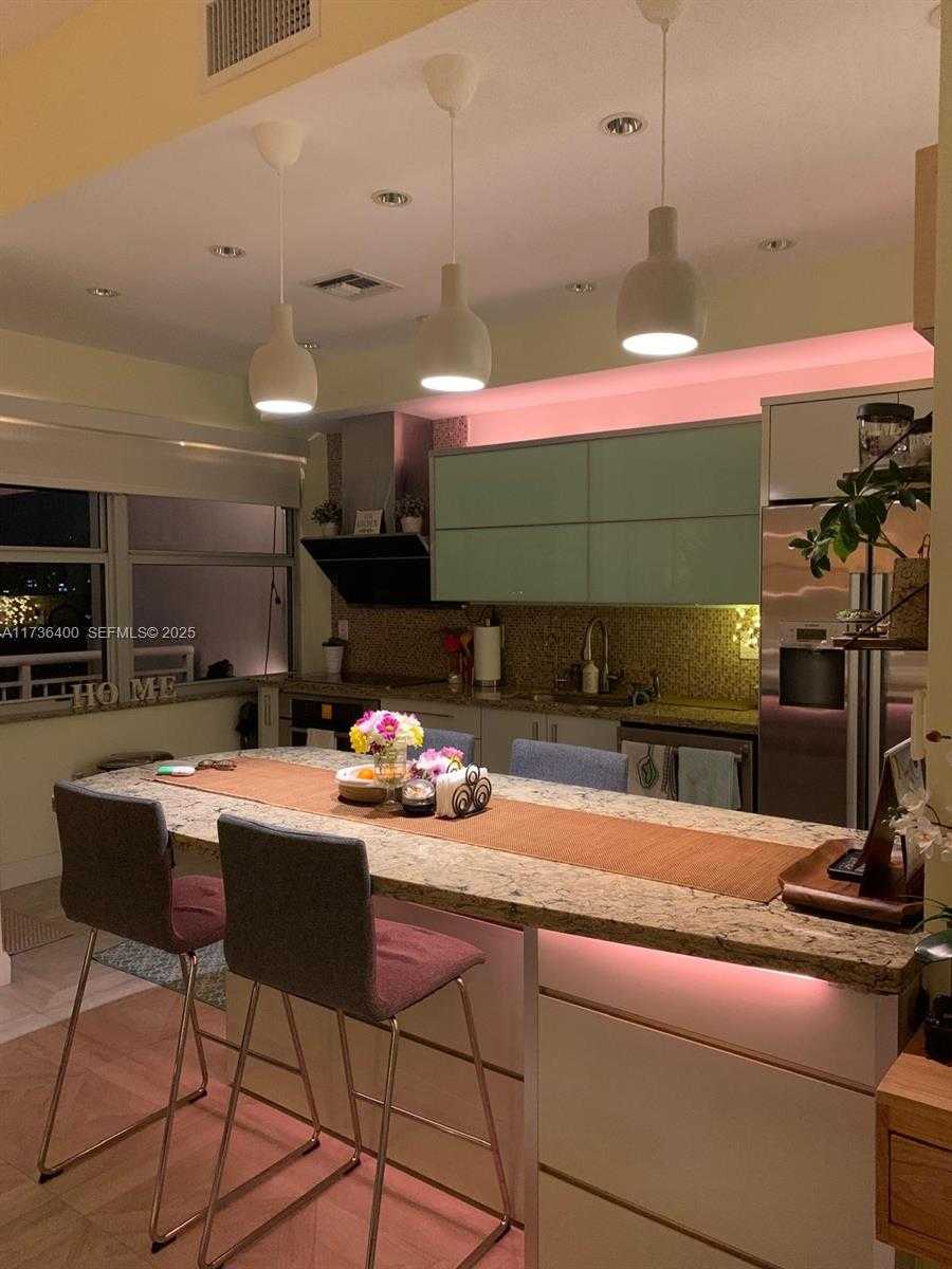 Small Image of 18031 BISCAYNE BLVD #PH01, Aventura Number 11