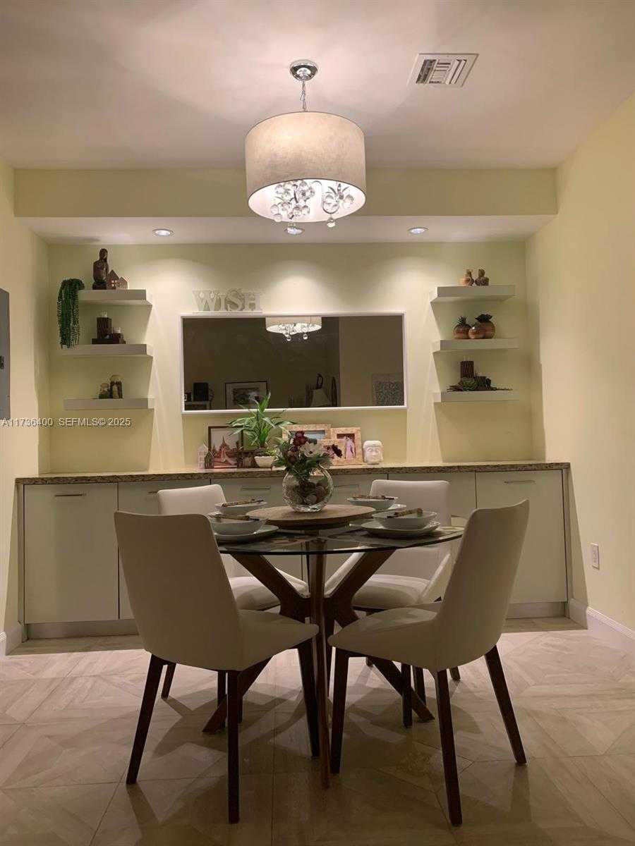 Small Image of 18031 BISCAYNE BLVD #PH01, Aventura Number 7