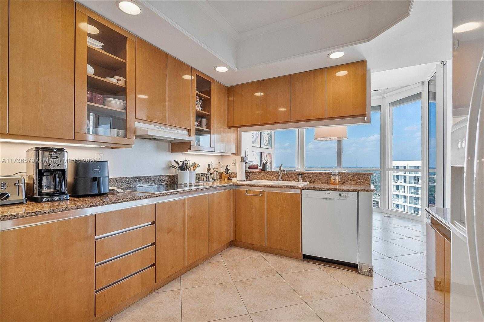 Small Image of 21150 POINT PL #PH 3105, Aventura Number 8