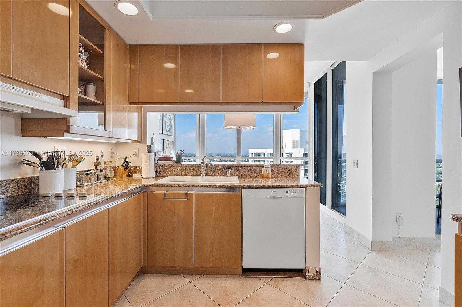Small Image of 21150 POINT PL #PH 3105, Aventura Number 9