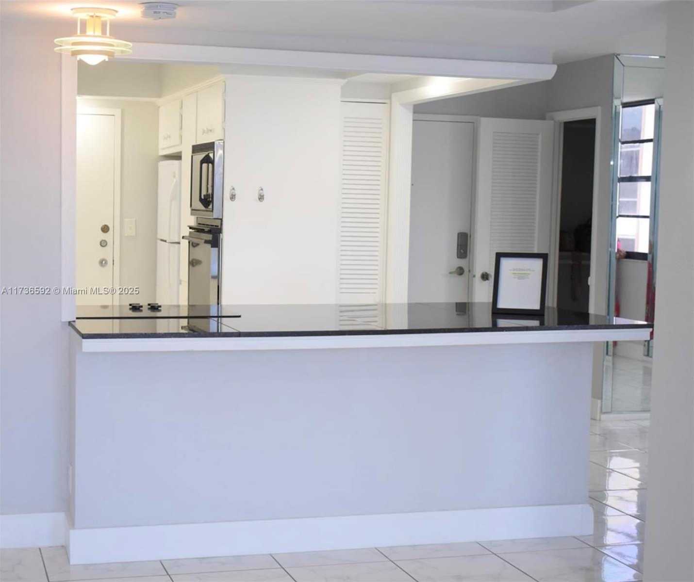 Small Image of 1600 SOUTH OCEAN DR #3G, Hollywood Number 4