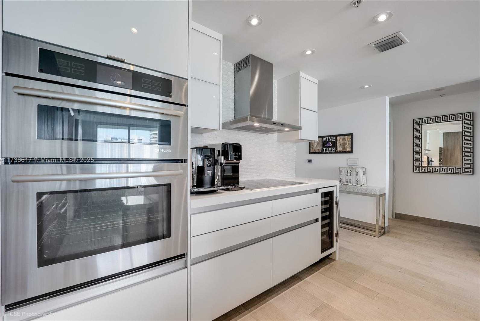 Small Image of 1900 NORTH BAYSHORE DR #2004, Miami Number 6