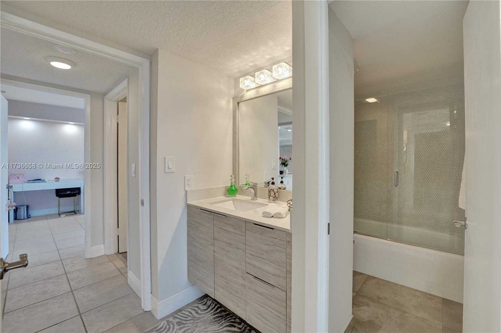 Small Image of 20505 EAST COUNTRY CLUB DR #833, Aventura Number 32