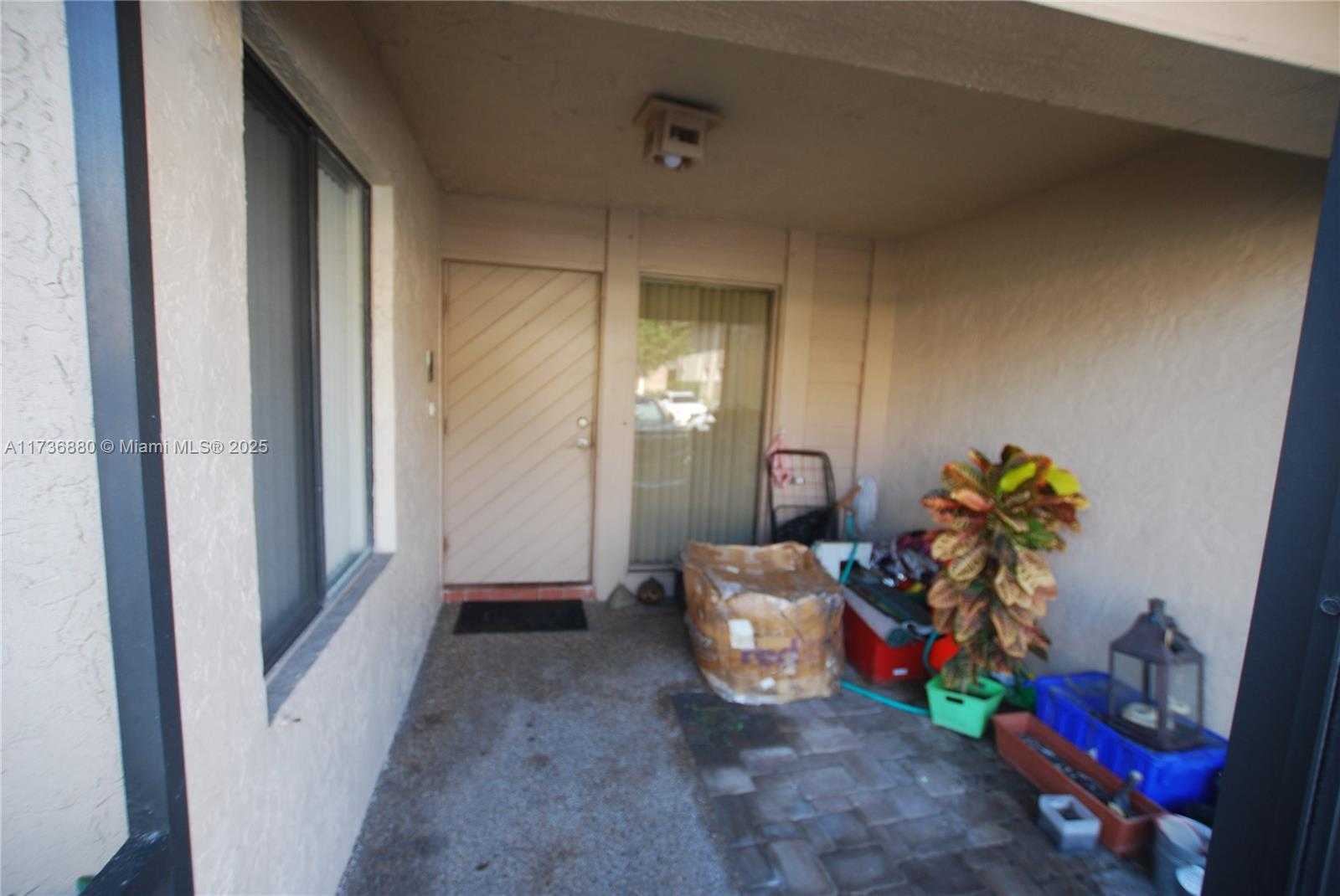 Small Image of Coral Springs Number 8