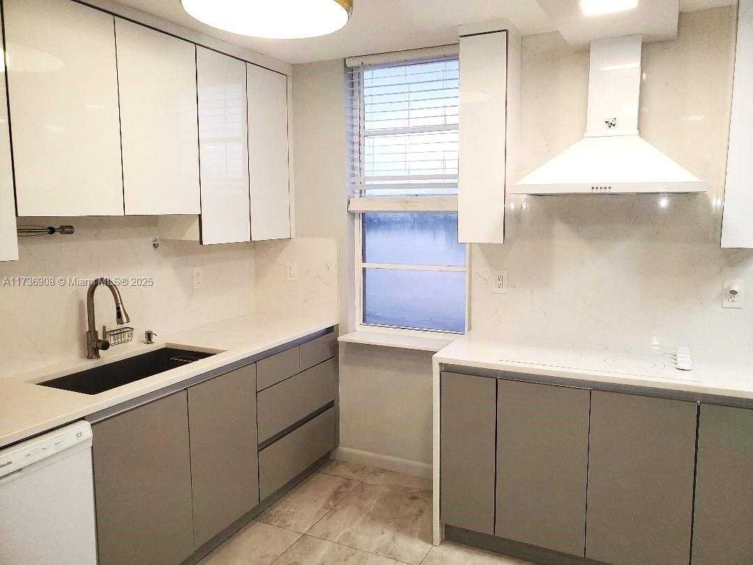 Small Image of 301 174TH ST #514, Sunny Isles Beach Number 4