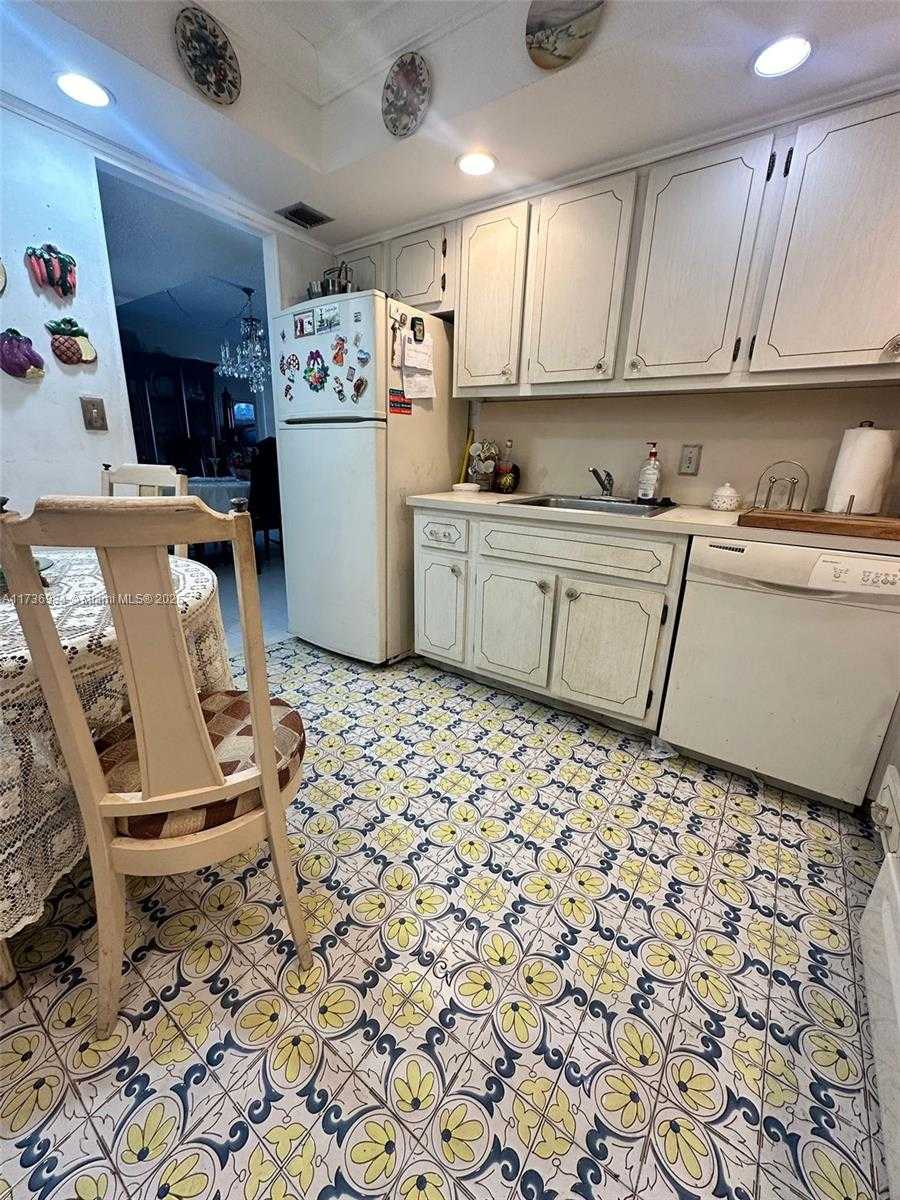 Small Image of 427 GOLDEN ISLES DR #7E, Hallandale Beach Number 12