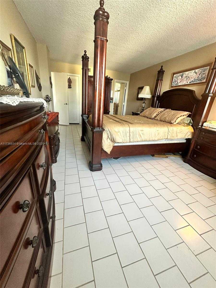 Small Image of 427 GOLDEN ISLES DR #7E, Hallandale Beach Number 15