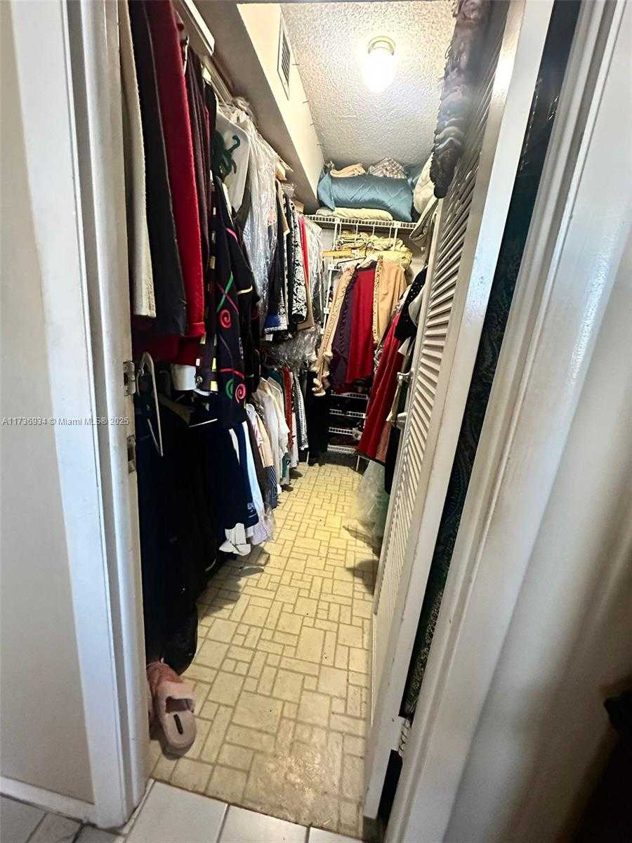Small Image of 427 GOLDEN ISLES DR #7E, Hallandale Beach Number 16