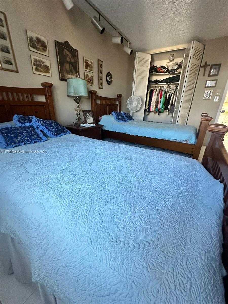 Small Image of 427 GOLDEN ISLES DR #7E, Hallandale Beach Number 20