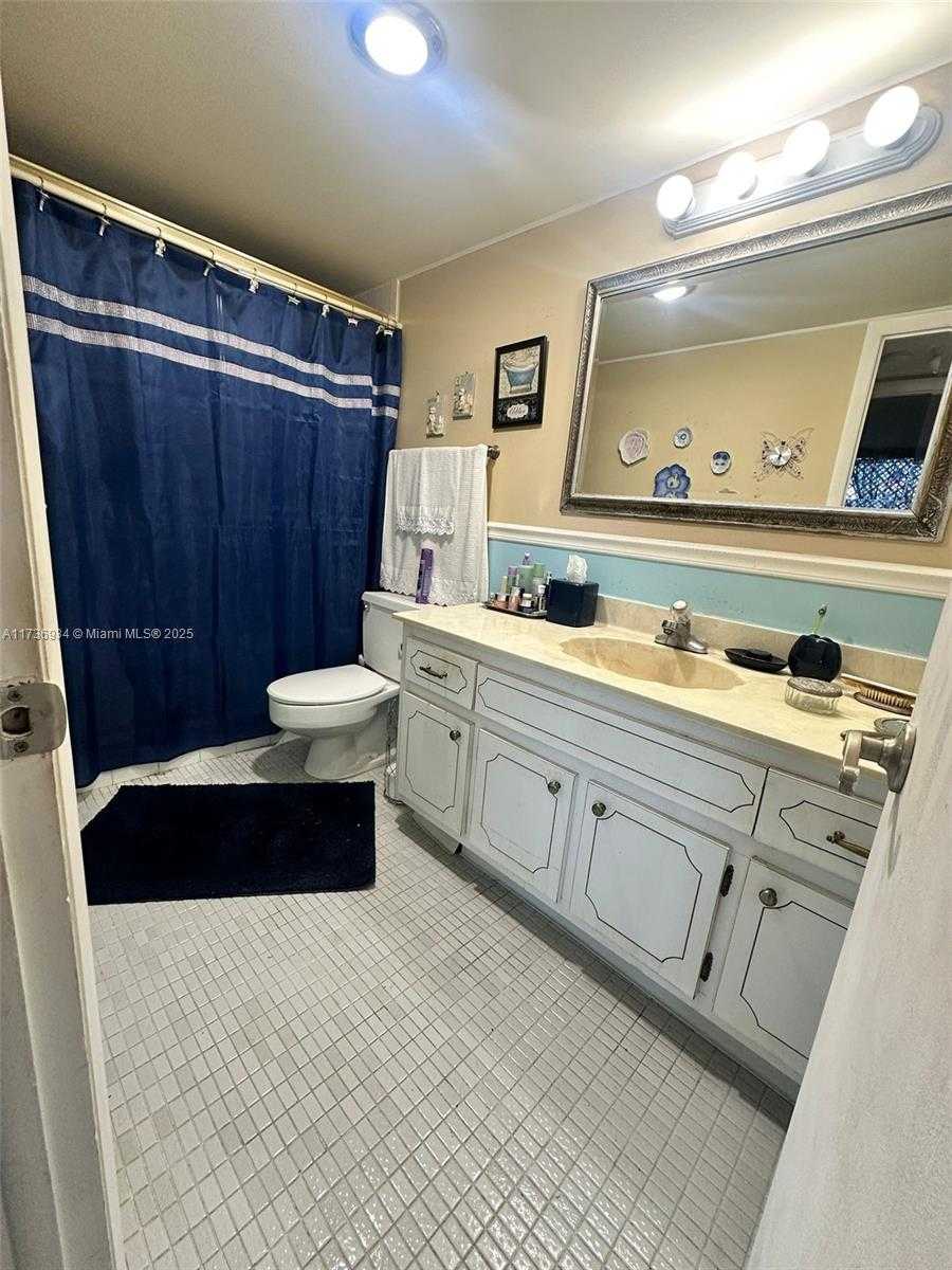 Small Image of 427 GOLDEN ISLES DR #7E, Hallandale Beach Number 21