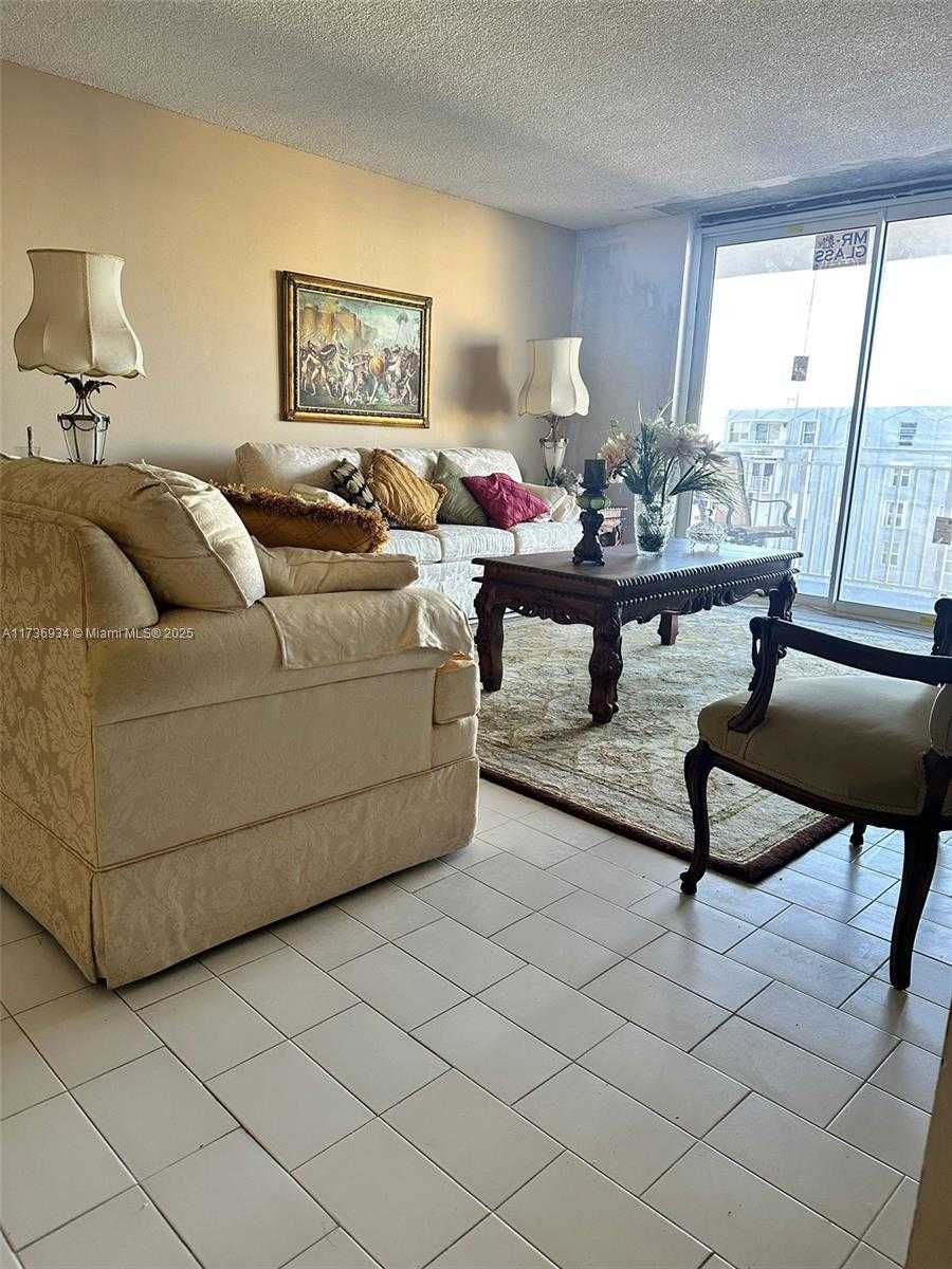 Small Image of 427 GOLDEN ISLES DR #7E, Hallandale Beach Number 4