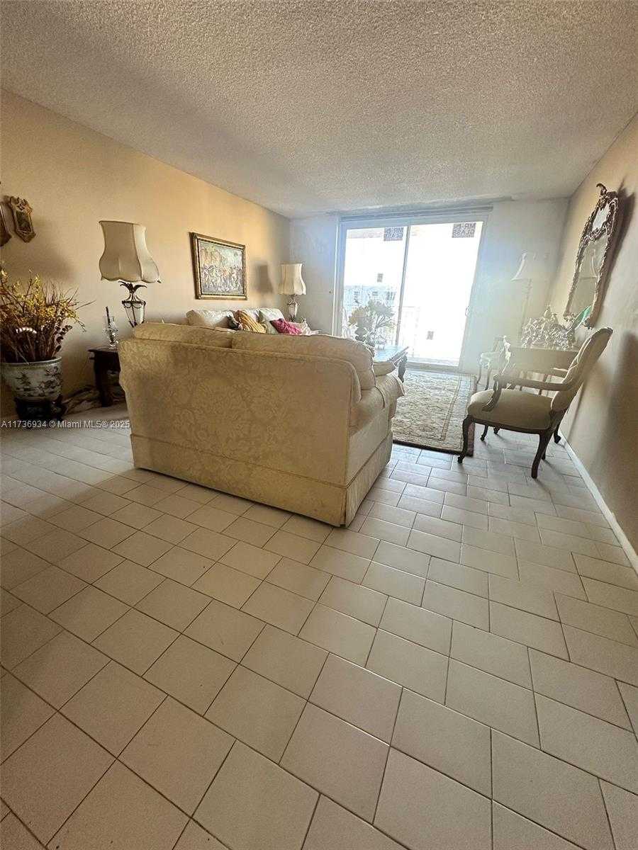 Small Image of 427 GOLDEN ISLES DR #7E, Hallandale Beach Number 6