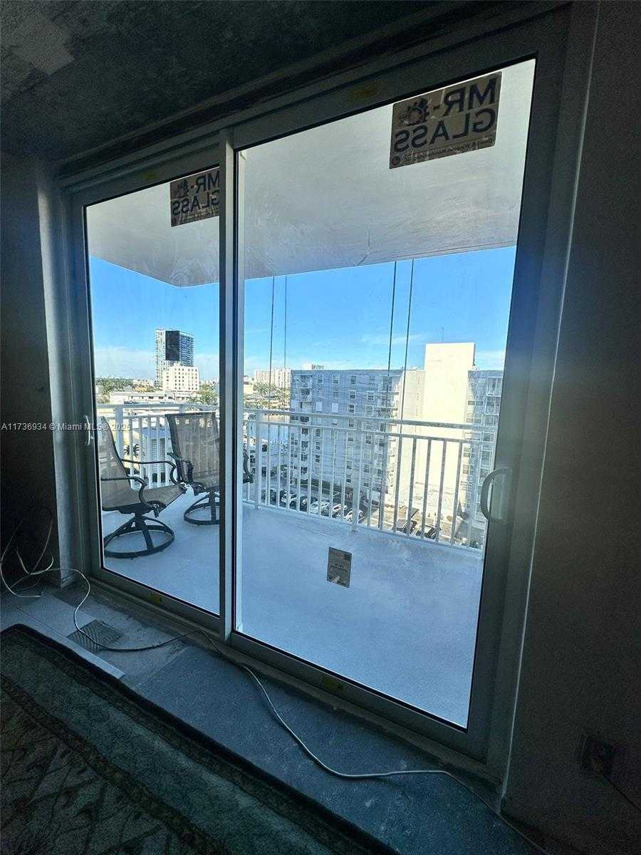 Small Image of 427 GOLDEN ISLES DR #7E, Hallandale Beach Number 8