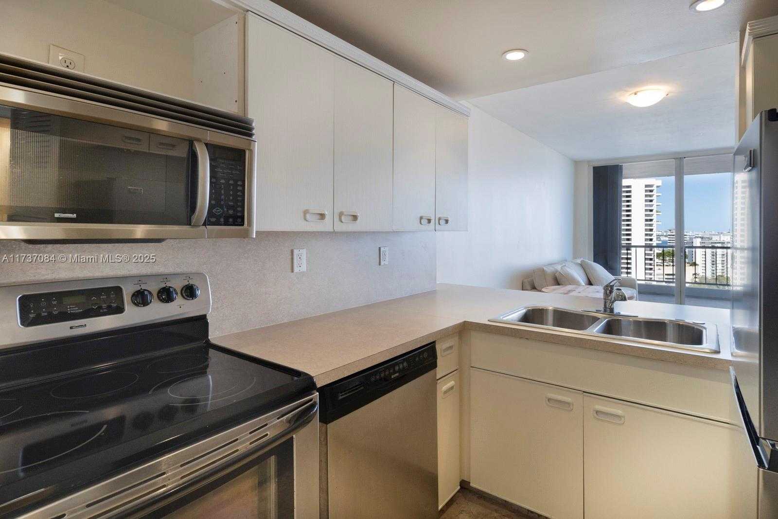 Small Image of 1581 BRICKELL AVE #1408, Miami Number 3