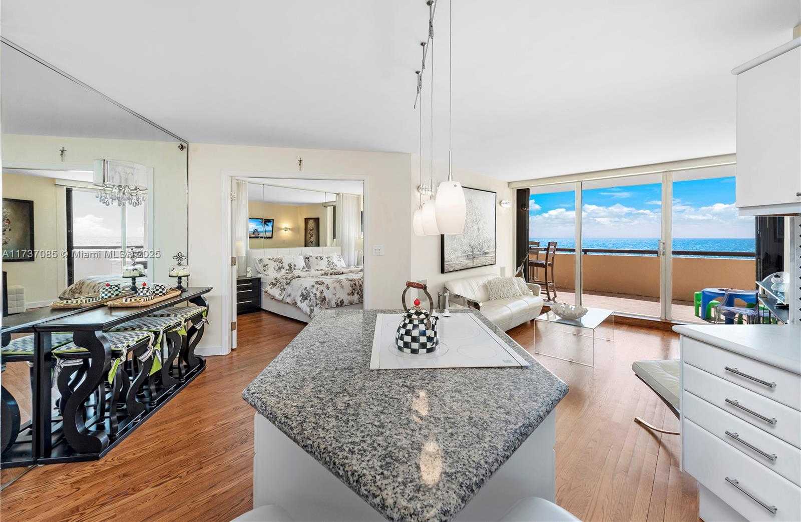 Small Image of 2555 COLLINS AVE #607, Miami Beach Number 13