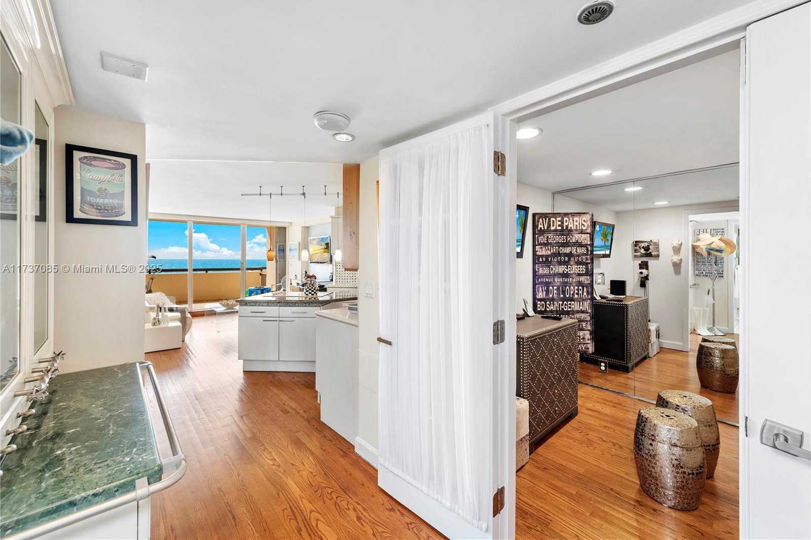 Small Image of 2555 COLLINS AVE #607, Miami Beach Number 17