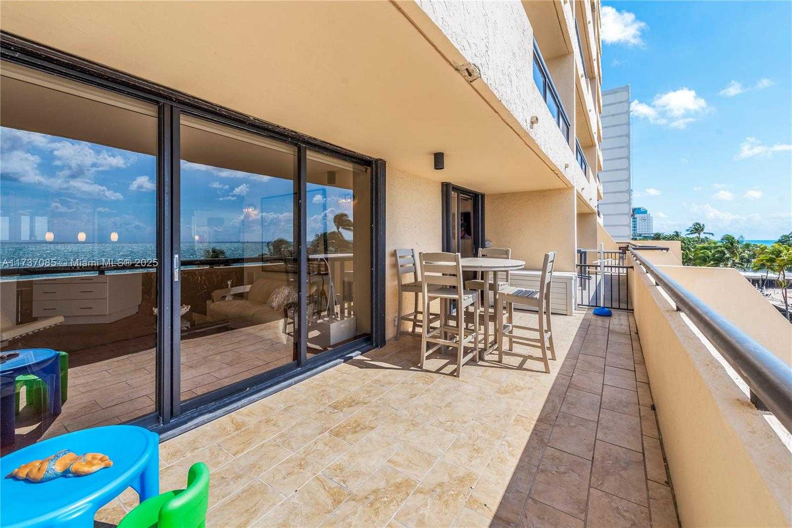 Small Image of 2555 COLLINS AVE #607, Miami Beach Number 2