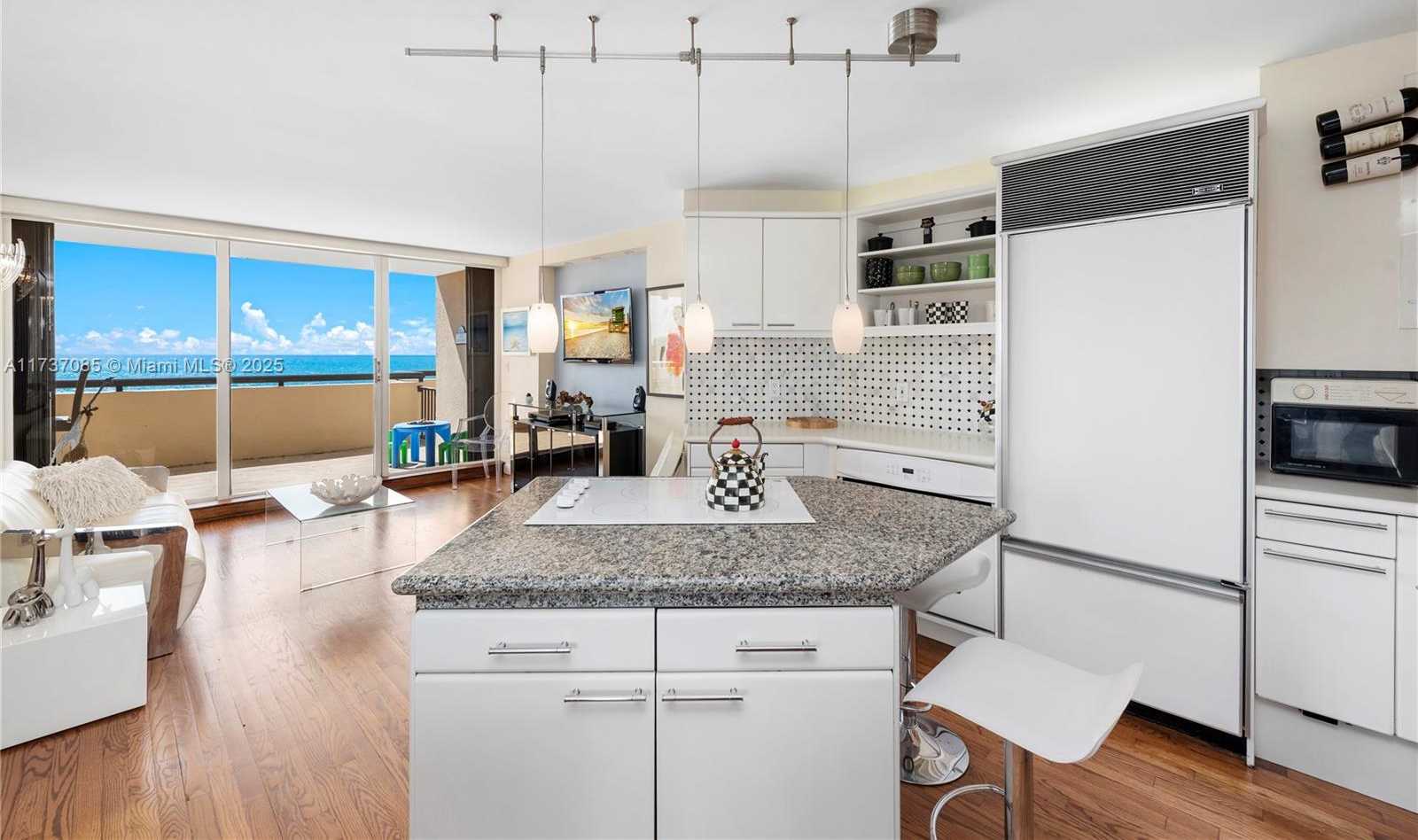 Small Image of 2555 COLLINS AVE #607, Miami Beach Number 22