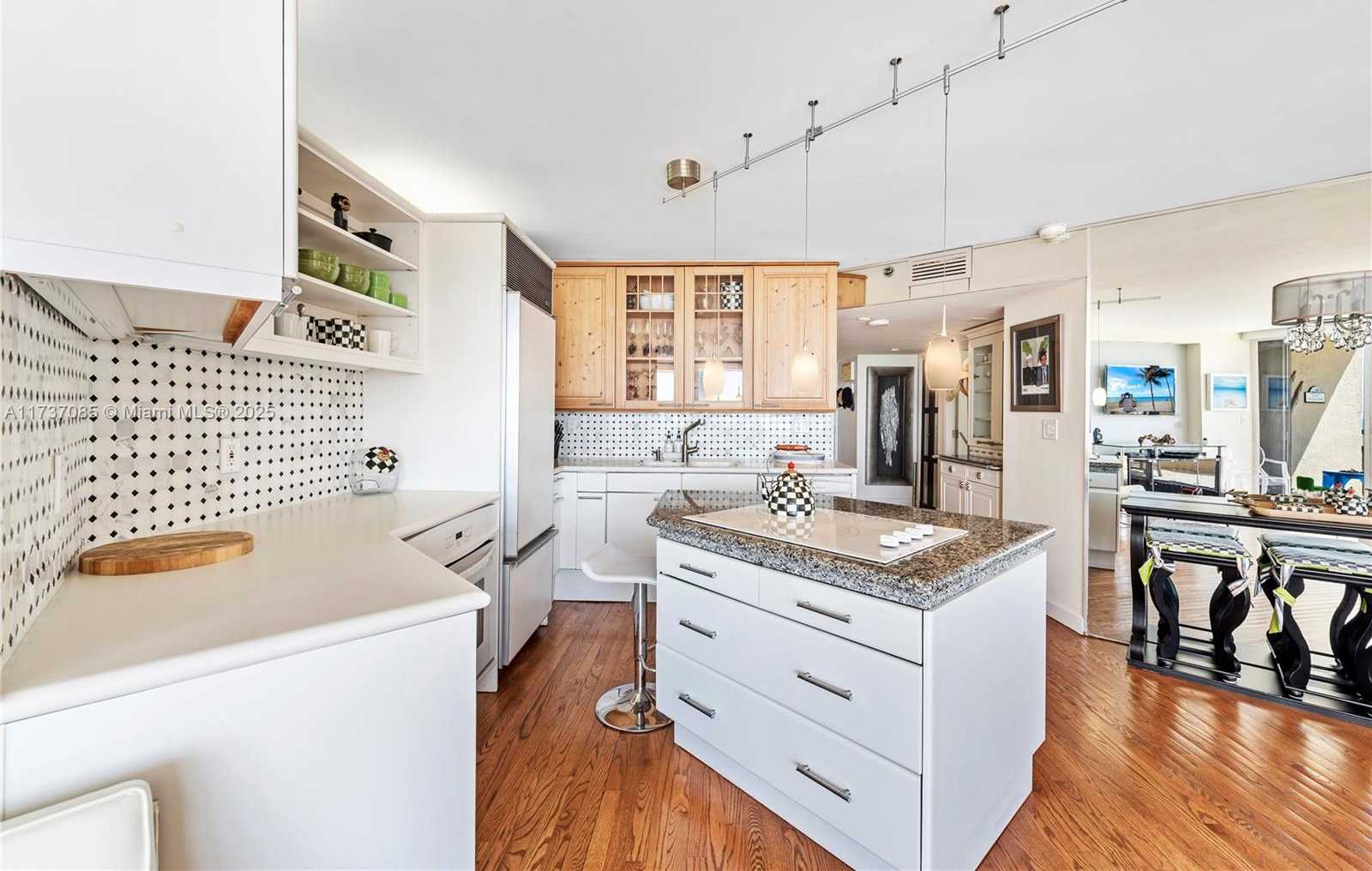 Small Image of 2555 COLLINS AVE #607, Miami Beach Number 28