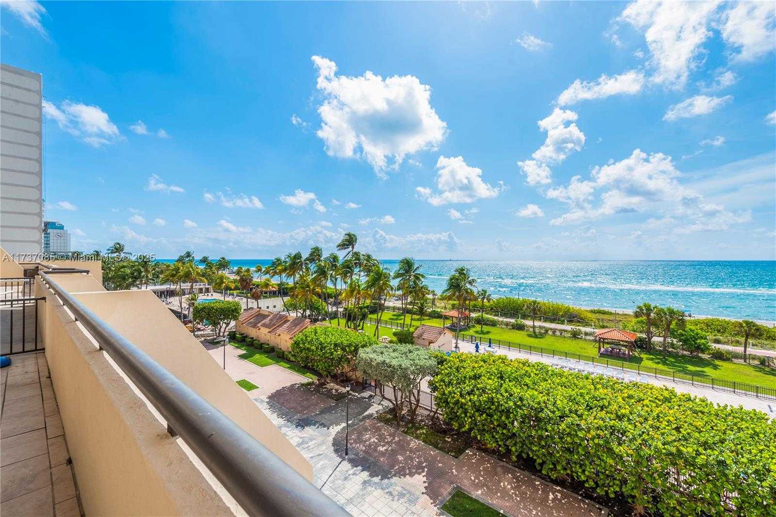 Small Image of 2555 COLLINS AVE #607, Miami Beach Number 3